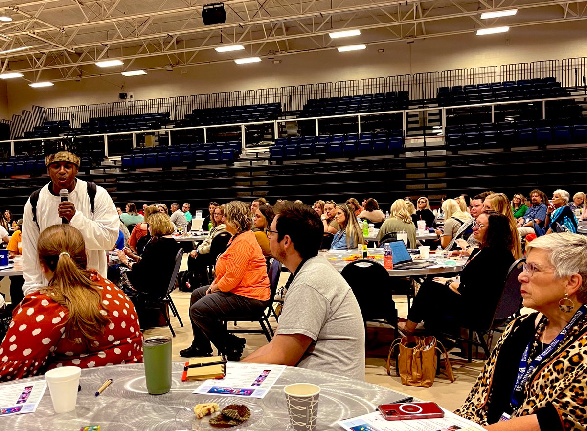 Teachers must ALWAYS train their eyes see the tree growing inside the seed. <a href="/docspeaks/">Dr. Adolph Doc Brown|Psychologist + Thought Leader</a> throwing down some knowledge at <a href="/WaltersState/">Walters State</a> Literacy Conference. #ETNLIT23 💚 #HawksSoar