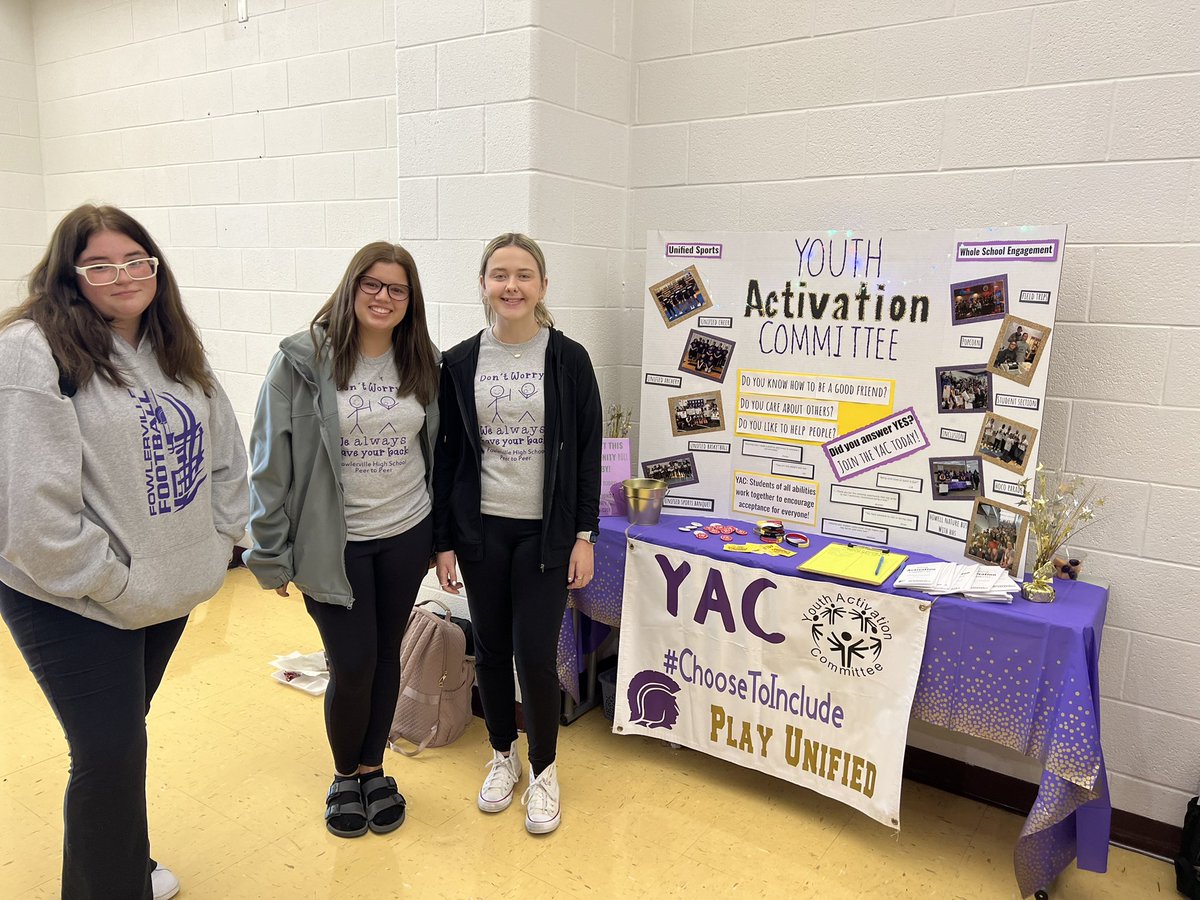FHS hosted their first activities fair during all lunches and it was a huge hit! Our student leaders did an amazing job recruiting for their clubs! #studentvoice #GoGlads