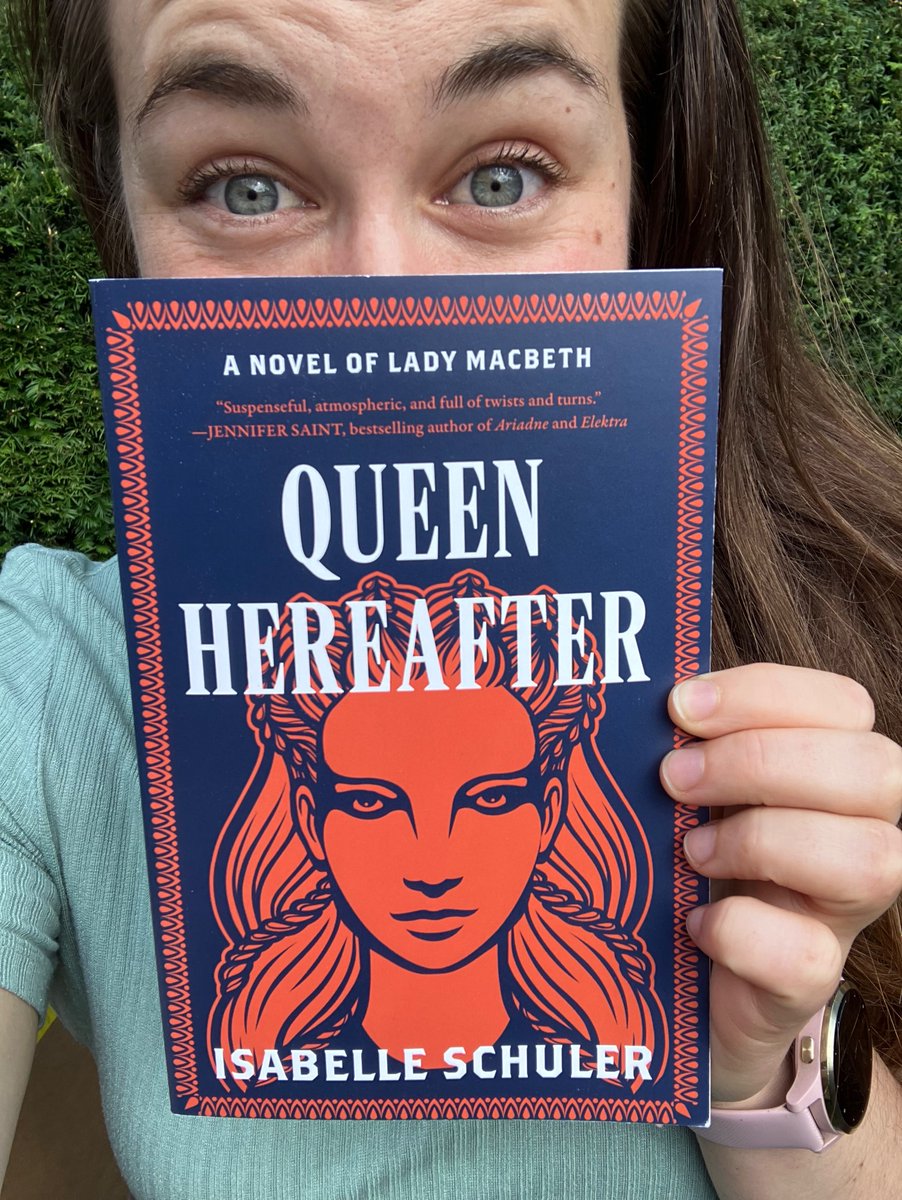 #QueenHereafter books are in and I’m SCREAMING!!! I love them so so much!!! Look at her!!! Out US/Canada Oct 10: barnesandnoble.com/w/queen-hereaf…