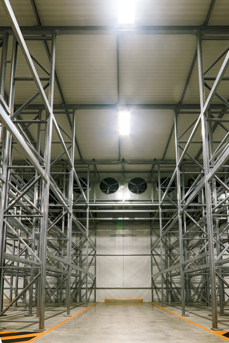 InternatCoolers's tweet image. Our massive evaporator keeps temperatures frosty and your products at their peak freshness. 🏭🌨️ 

🌐 internationalcoolers.com

#InternationalCoolers #DallasTX #WalkInCooler #WalkInFreezer #DriveInCooler #DriveInFreezer #RefrigerationSystem #FreezerSystem