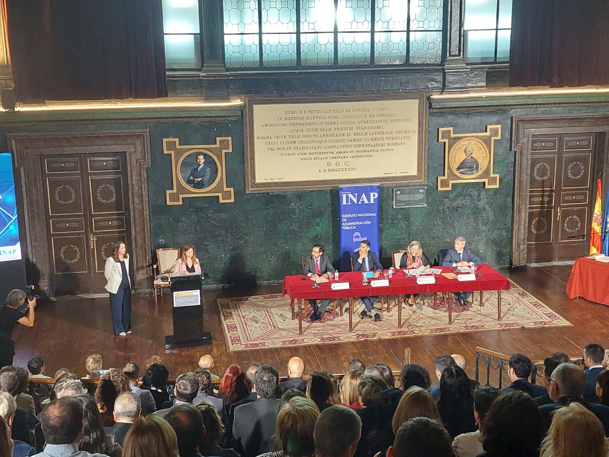 INAP_ES's tweet photo. 👨‍💻👩‍💻 Hoy ha tenido lugar el acto de acatamiento de la #Constitución de los nuevos funcionarios y funcionarias de carrera del Cuerpo Superior de Sistemas y Tecnologías de la Información de la Administración del Estado #TIC https://t.co/Y1miYxBNfz