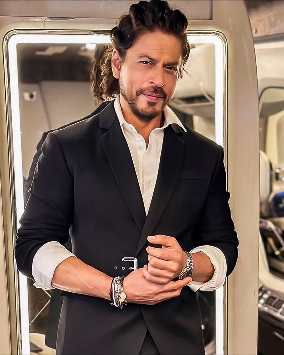 srkian_here's tweet photo. His DON look🥵🔥 https://t.co/s1cWxK42aD