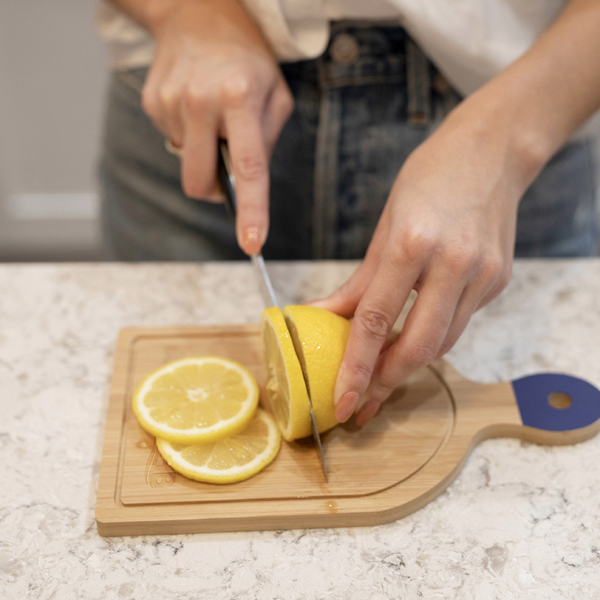 Happy Friday!
It's 5 o'clock somewhere...
That reminds me of this branded cutting board.
Good gift idea to be used in weekend gatherings 🍹🥃

#tgif #sunriseprinting  #businessgifts