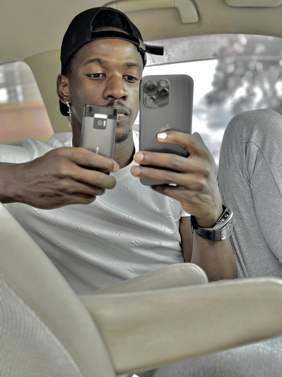 AnknownProsper's tweet photo. Put money on my Nokia am using iPhone for selfies 🤳”. See you in the battlefield tonight CEO team #ANKNOWN @cindysanyu @sheebahricherthisyear https://t.co/1WDJS9Mfh1