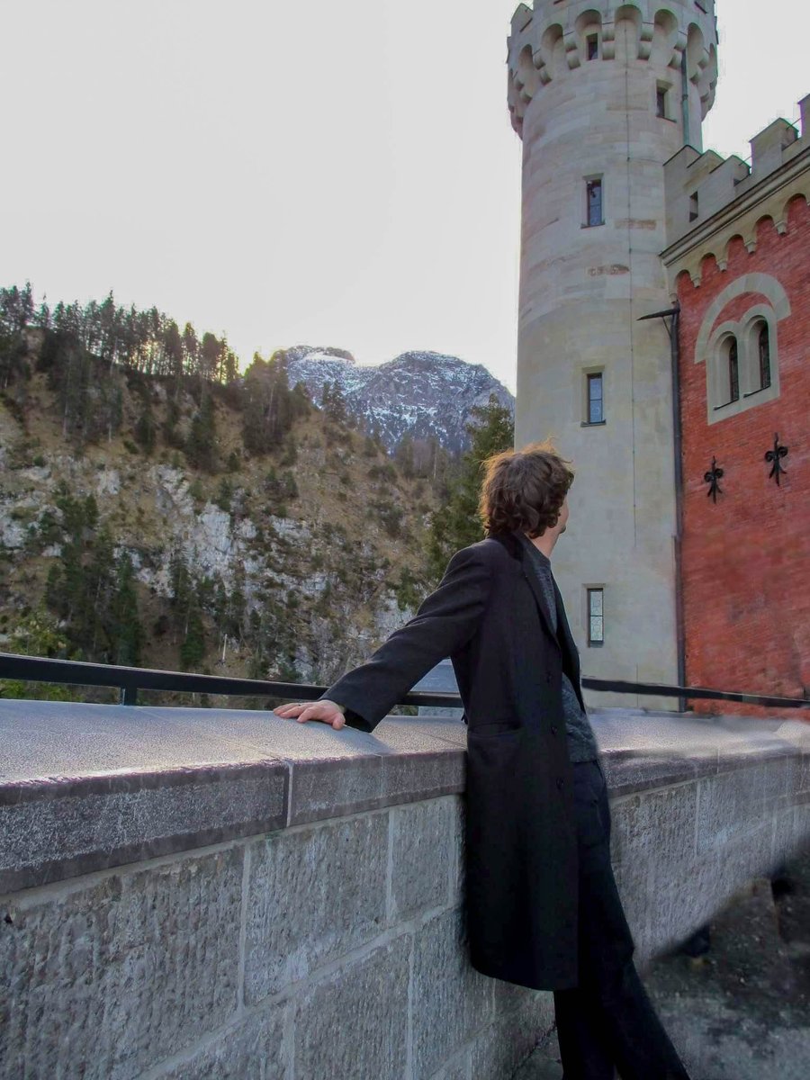 Heads up -- Today is the LAST DAY to apply for KIIS winter programs! Apply now and this view could be yours! [Photo: Ian Williamson | Program: Paris-Munich Winter] #kiisabroad #kiisparismunichwinter