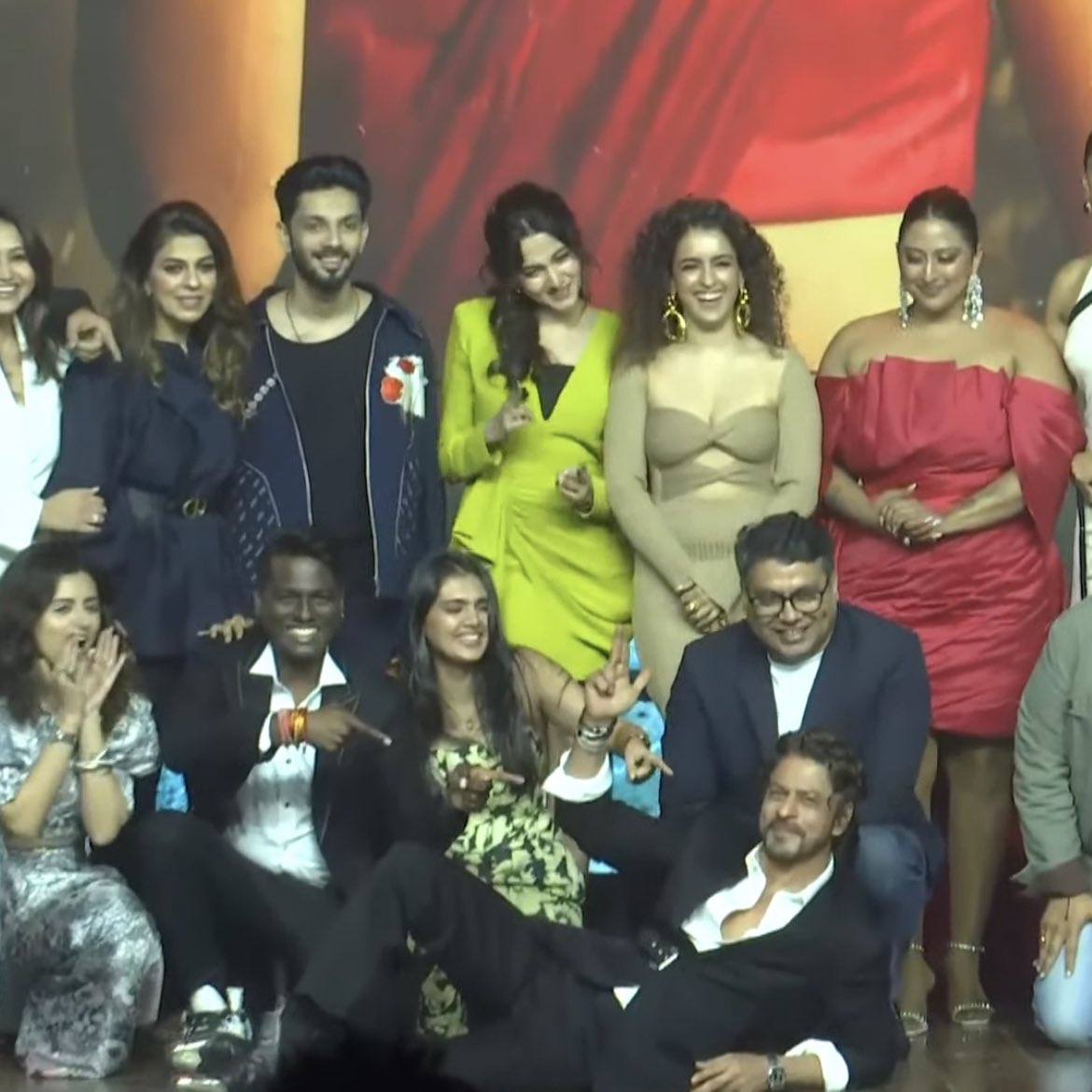 SRKsSamina_'s tweet photo. He felt bad seeing Atlee and the girls sitting on the floor so he went and lied down on the floor himself @iamsrk 😭♥️ #Jawan https://t.co/UOG5hiBId4