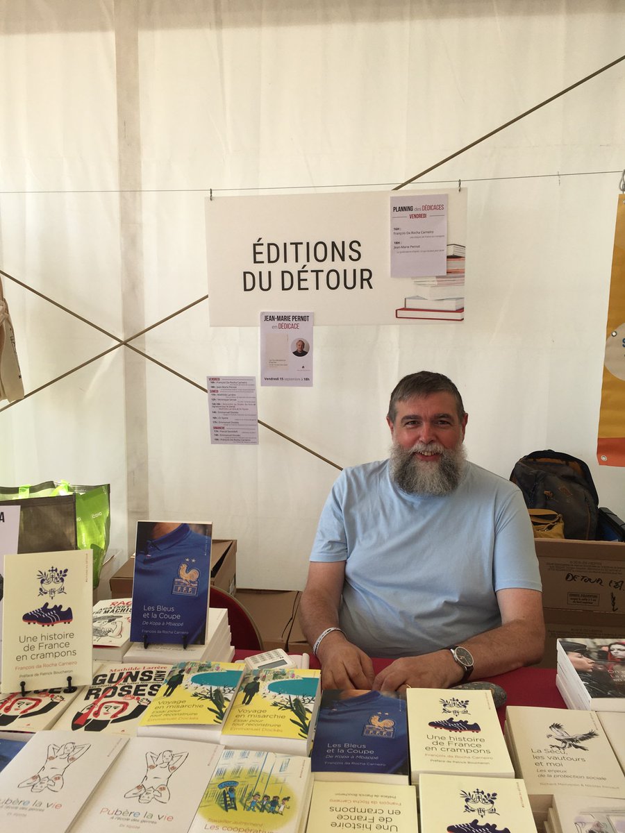 FDaRochaC's tweet photo. Le stylo est prêt pour cette première séance de dédicaces au stand des éditions @DuDetour à la #Fetedelhuma https://t.co/7ET0A7cFqT