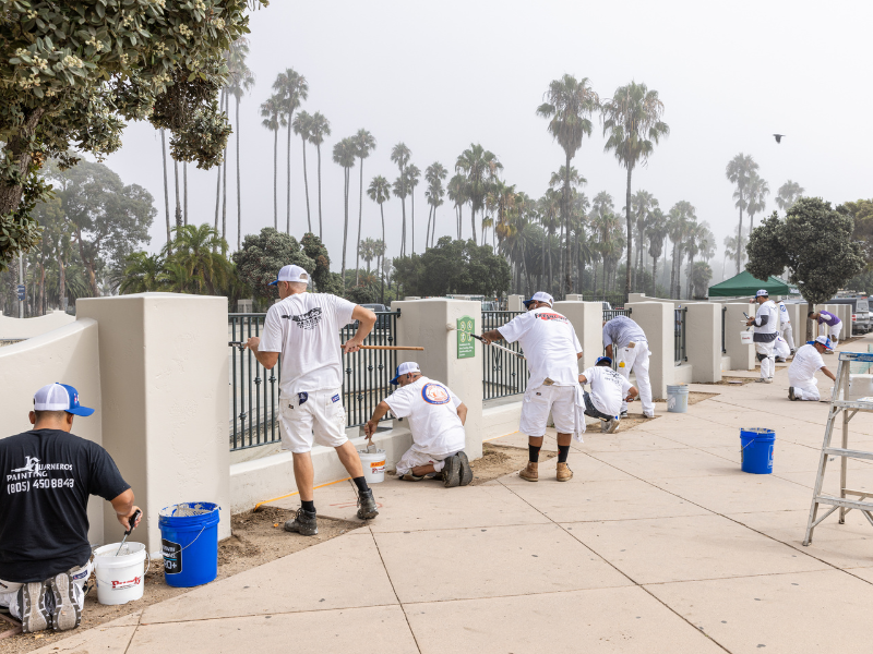 The miracle of fresh paint! 🎨 Skater's Point on Cabrillo Boulevard is looking 🔥 after a generous contribution from 10 local painting companies and <a href="/SherwinWilliams/">Sherwin-Williams</a>! 👏

Let's all show our appreciation - it's time to hit the skatepark and shred! 🛹 <a href="/sbparksandrec/">SB Parks and Rec</a>