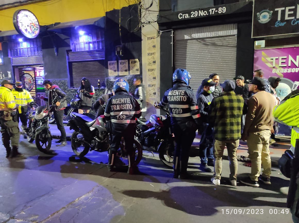 AndresPB1981's tweet photo. Anoche de la mano de @GobiernoPasto, @PastoTransito, @DAEP_Pasto y nuestra @PoliciaPasto realizamos el #PlanCazador nocturno, con el ánimo hacer cumplir el decreto de movilidad  0395 de 2022, que prohíbe la movilidad de motocicletas después de las 11 pm.

En este plan obtuvimos los siguientes resultados:

✅ 50 vehículos entre motos y carros inmovilizados 

✅ Despeje de los parques de Rumipamba, Infantil y Santiago 

✅ 04 traslados al CTP por comportamientos que afectan la Dana convivencia 

✅ 73 comparendos realizados 

✅ 110  requisas realizados 

✅ 01 arma blanca incautada 

#UNIDOSporlaSeguridad 

@PoliciaPasto 
@alcaldiapasto 
@viva780am 
@TremendoVilla