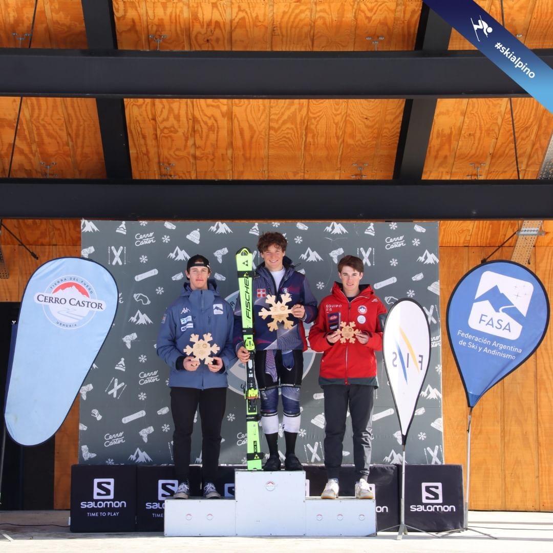 #SkiAlpino ⛷️ ¡LOS U18 SE LUCIERON EN CERRO CASTOR! > Se disputaron las últimas 2 carreras SAC de #Slalom en Tierra del Fuego 🇦🇷. En U18, Milán Grebenar ganó 1 ORO🥇, Nicolás Quintero 1 PLATA🥈y 1 BRONCE🥉y Martín Mengolini, Agustina Poklepovic y Sol Diez Peña 1 BRONCE🥉

⏬➕⏬