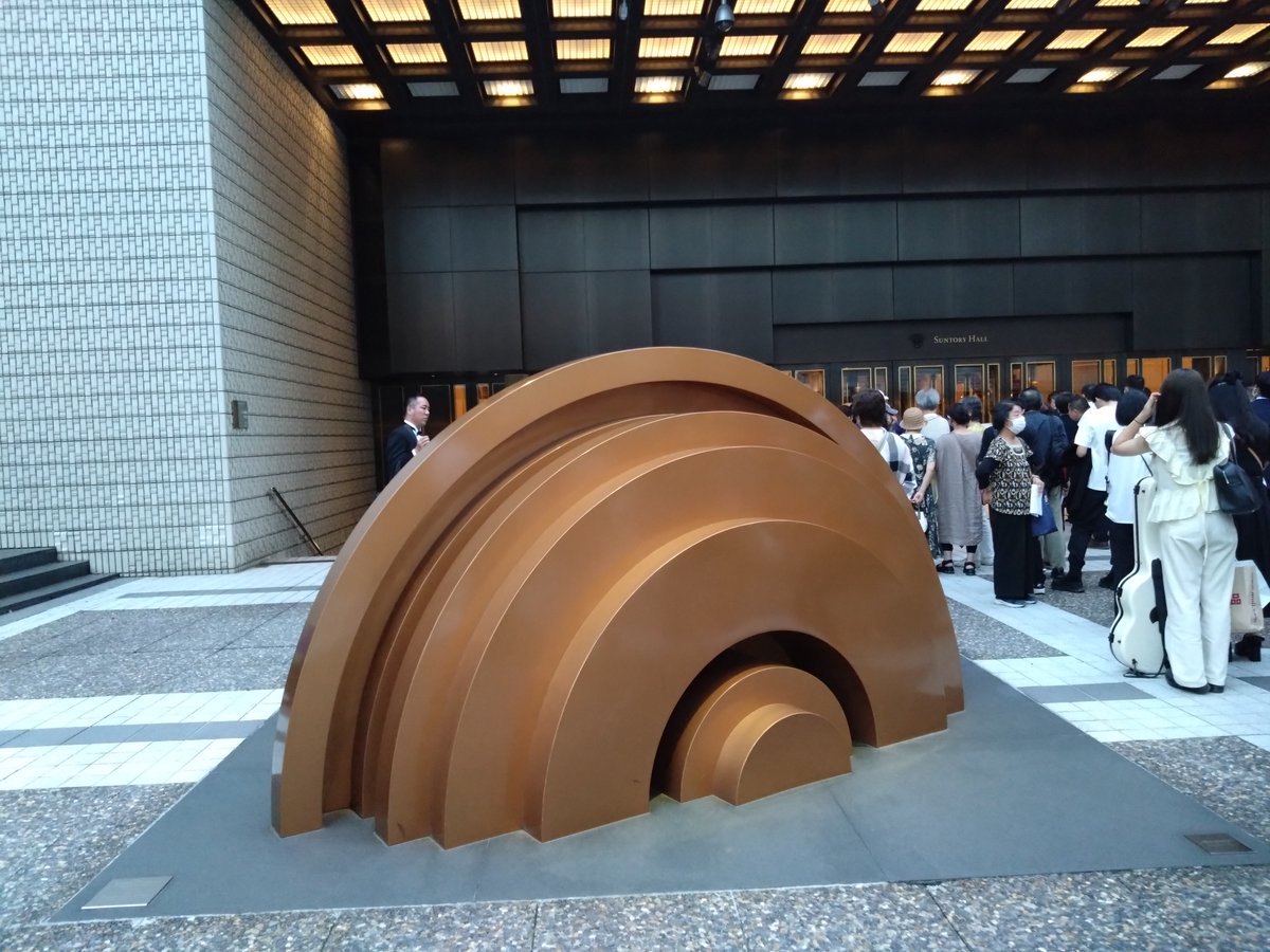 2023年9月5日(火)ドイツ・グラモフォン設立125周年 Special Gala Concert in サントリーホール
ジョン・ウィリアムズ氏のタクトからは、奏者を本気にさせるフォースや魔法が出ていた。スーパーマンのテーマから鳥肌立ちまくり。ダース・ベイダーのテーマは本来恐ろしい音楽だが客席は熱狂の渦