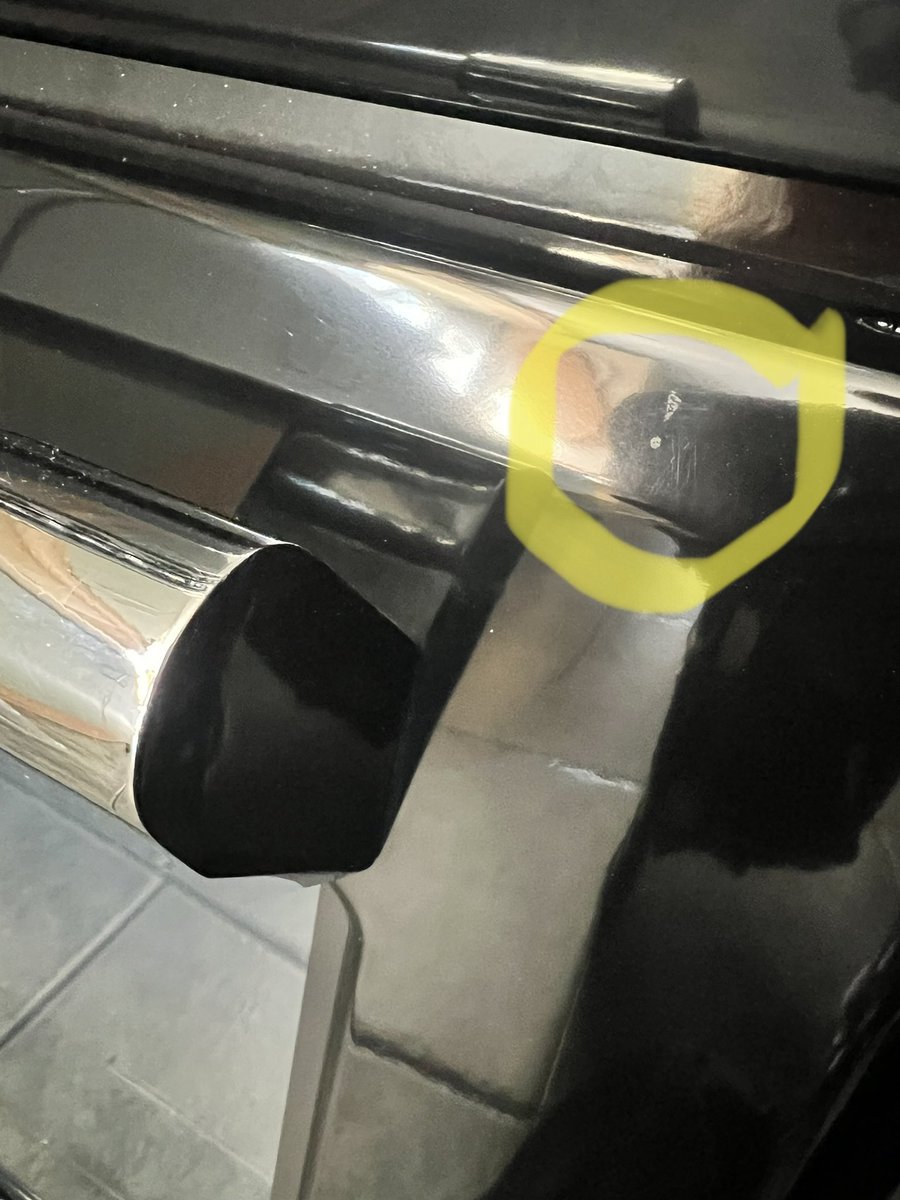 tinkerbell1119's tweet photo. @nancybbakes Hi Nancy, something has been dripped down the front of my new shiny black cooker and it won’t come off!! I’ve tried your cream cleaner, a bicarb paste and also tried white vinegar! Any ideas please 😩 https://t.co/r5IYKBdzss