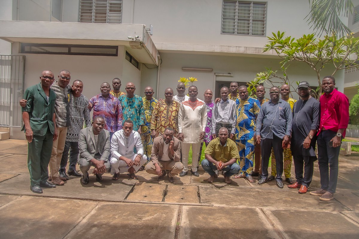 FAOBenin's tweet image. 🎬Fin ce 1⃣5⃣ sept., de la #formationdesformateurs, sur les bonnes pratiques de gestion des exploitations avicoles, organisée par la @FAO en collab. avec le #Maep. Cet atelier a été précédé de travaux de validation d&apos;1 #Manuel_de_biosécurité ds les élevages et #marché2volailles