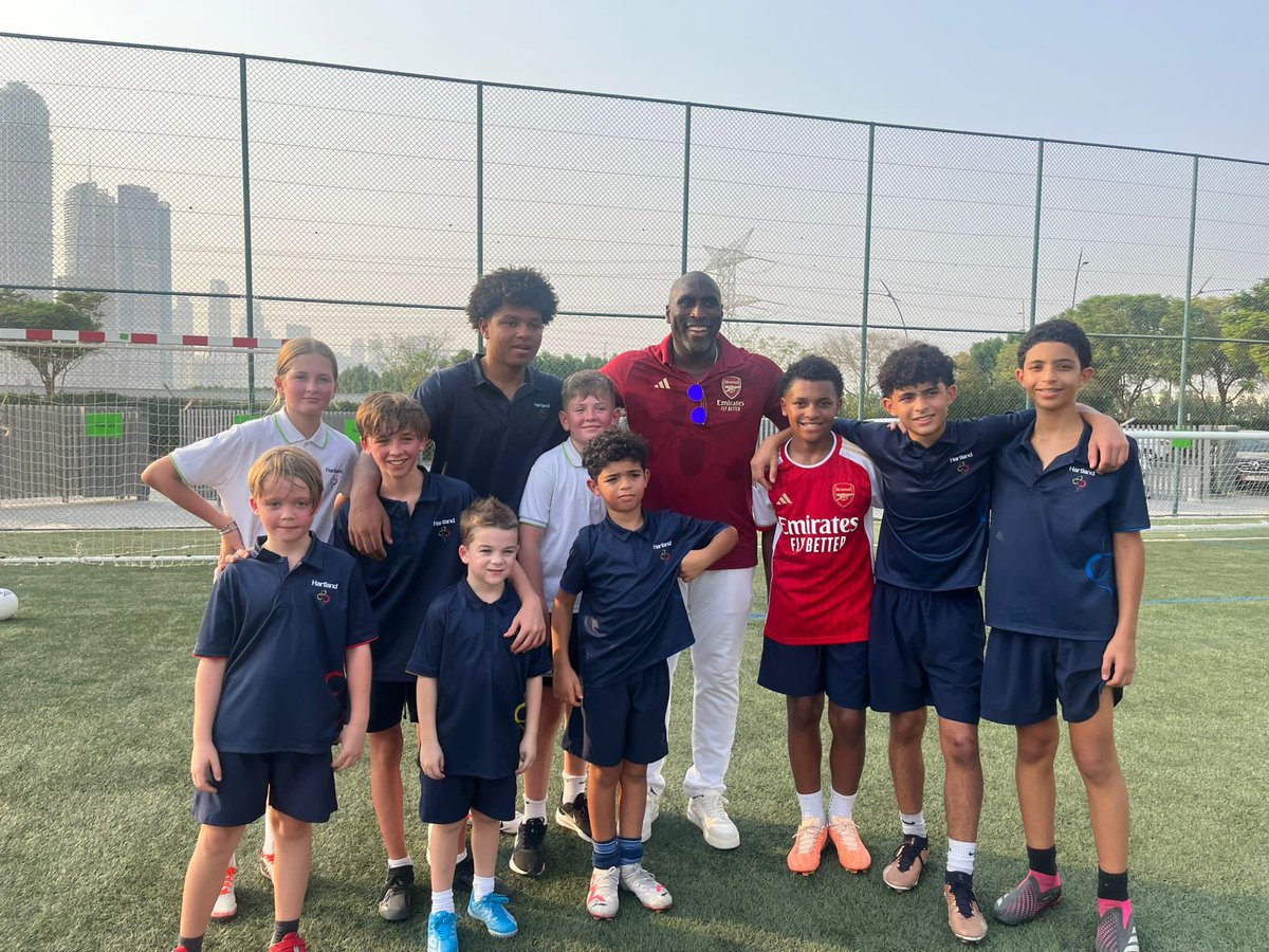 My dad was a huge Arsenal fan. He would have loved this visit today from Sol Campbell  <a href="/HartlandIntl/">Hartland Intl School</a> 

<a href="/SolManOfficial/">Sol Campbell</a> 
<a href="/Arsenal/">Arsenal</a> 
@BSMEorg 
@COBISorg 
#schoolsport 
<a href="/NiallStatham/">Niall Statham</a>