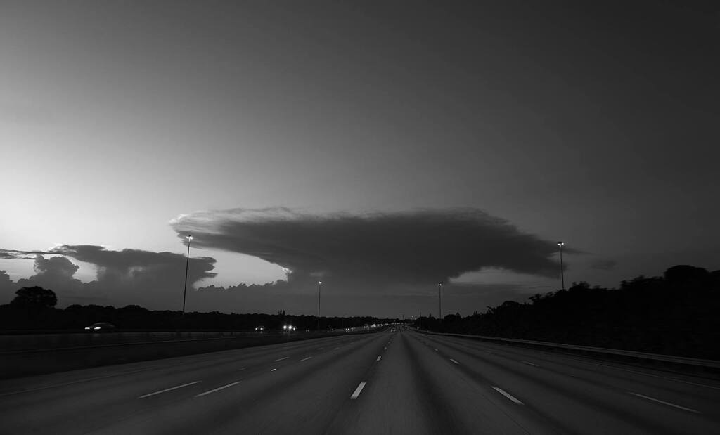 danielphotoart's tweet photo. The road less traveled…. 📸 Prints for sale link in the bio.
#lecia #leciaq2m #leicamonochrom
#artphotography #art #photography #artphoto #photo #artwork #photographer #artist #streetphotography #streetphotographer #fineartphotography #contemporarya… https://t.co/yic9ZN2c3t https://t.co/eS51yRAOLQ