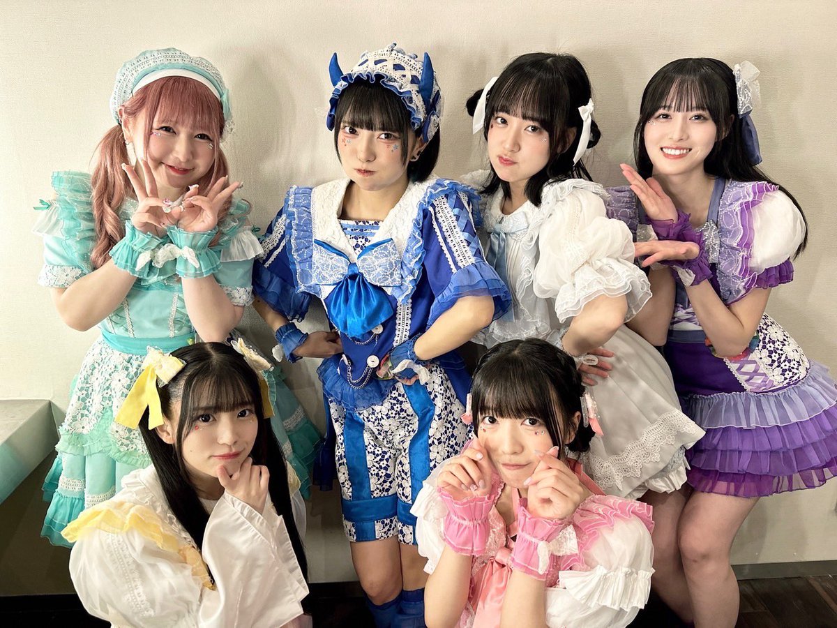 official_appare's tweet photo. 🪭🪭感謝御礼🪭🪭

『日テレプラス秋のアイドル祭り』ありがとうございました❤️️💚🤍💛💜💙🩷

MCの中川パラダイス(@nakaparadise)さんとパシャリ📸

明日は7人で大阪でお待ちしておりますっ🔥 https://t.co/oT588cjqMG