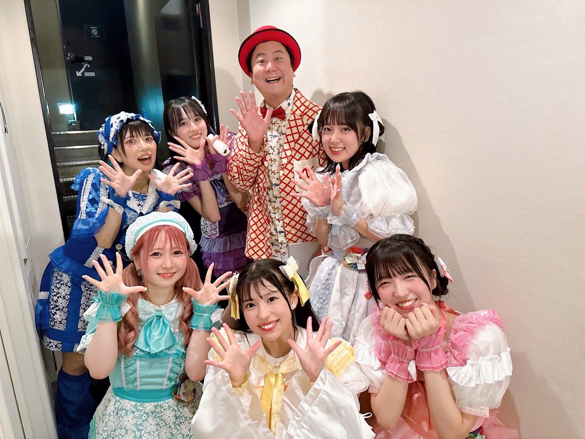 🪭🪭感謝御礼🪭🪭

『日テレプラス秋のアイドル祭り』ありがとうございました❤️️💚🤍💛💜💙🩷

MCの中川パラダイス(<a href="/nakaparadise/">中川パラダイス</a>)さんとパシャリ📸

明日は7人で大阪でお待ちしておりますっ🔥