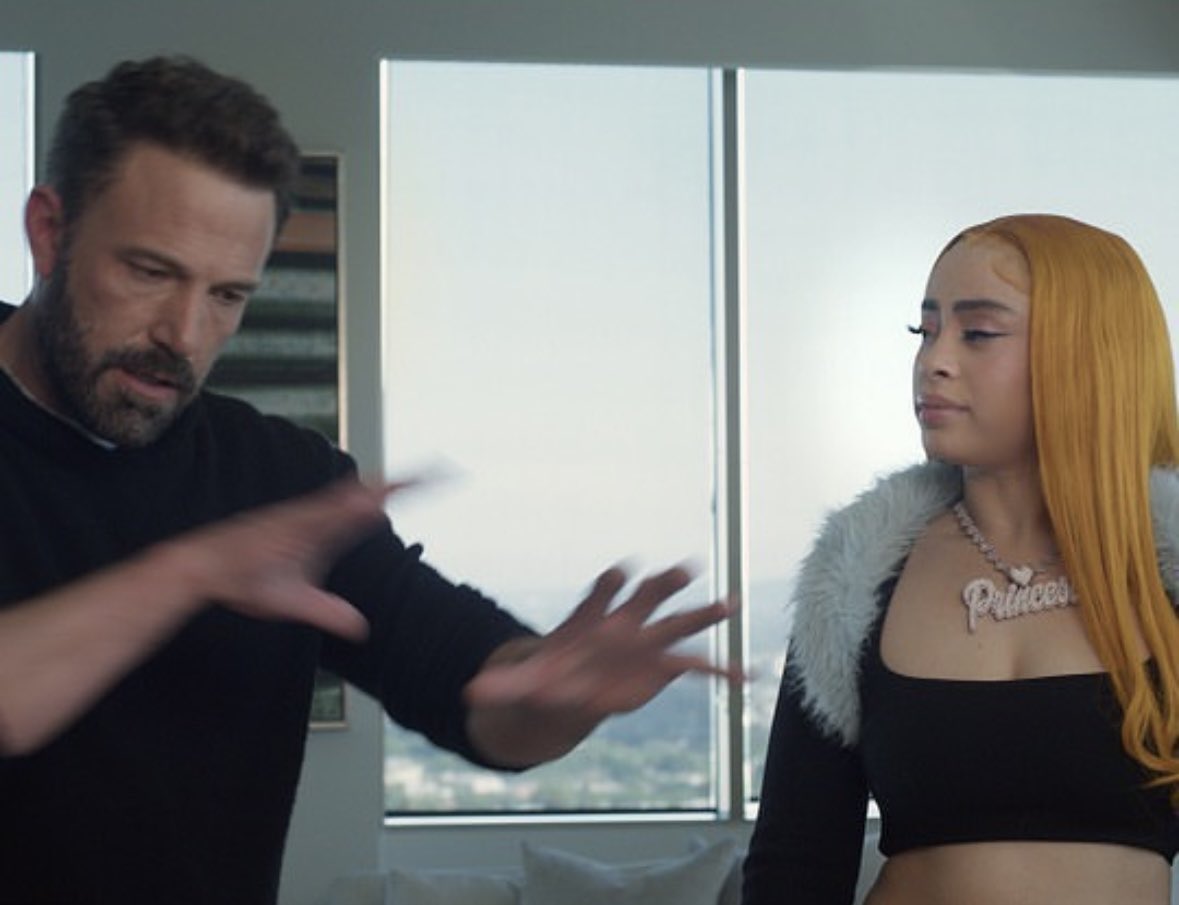 MangoForevermc's tweet photo. Me explaining how to roll the perfect blunt to anyone I meet https://t.co/L0HKfT628z
