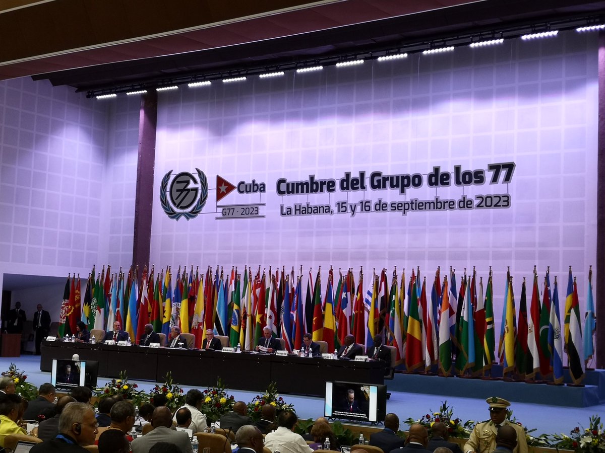 MINCEX_CUBA's tweet photo. Inicia la Cumbre del #G77yChina con la presencia del líder de la Revolución Cubana, General de Ejército Raúl Castro Ruz.
Presidente @DiazCanelB , da la bienvenida a #Cuba a todos los participantes. 🇨🇺 https://t.co/LNXSh9B7LE