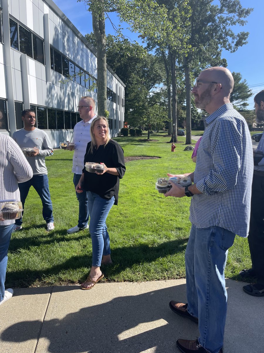 Accountants know how to balance the books, but they also excel at balancing their cravings! There's nothing like a visit from Cupcake City-Reading’s mobile truck showing up for an afternoon cupcake break. 😄 🧁