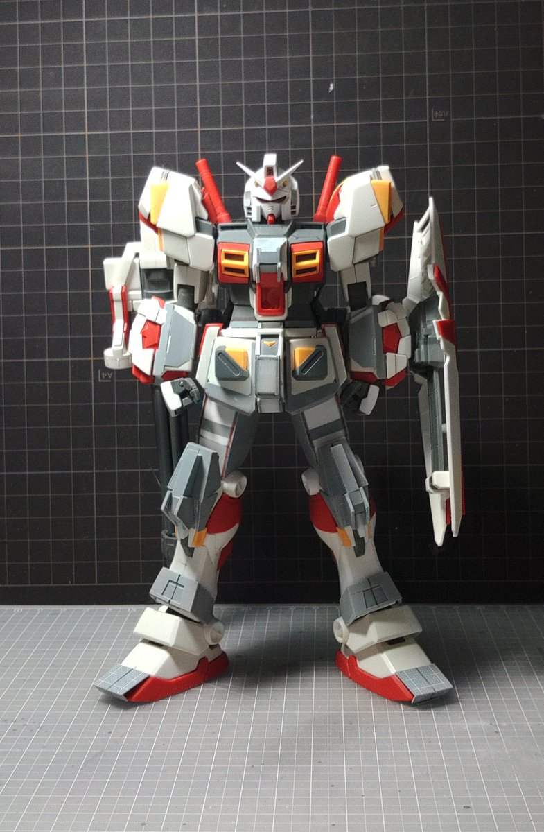BuchiMA2's tweet image. MG ガンダム5号機、ジャイアント･ガトリングがキットのままだと色々干渉してくるのでサンダーボルトを参考にして自分なりにアレンジしてみましたが今の所重みで倒れる事もなく何とか自立出来てますね(パーツの負荷は課題ですけど、、、)最終的な方向性も決まったので頑張っていきたいですね。