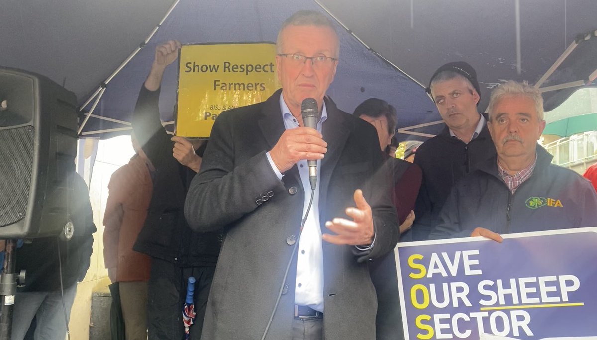 Rachel Donovan (@rachel_donovan_) on Twitter photo BREAKING 🚨
The Taoiseach has agreed to write to Environment Commissioner Sinkevičius, inviting him to Ireland to meet with him, Minister Charlie McConalogue and a delegation from the sector to discuss the cut to the nitrates derogation.
<a href="/farmersjournal/">Irish Farmers Journal</a>
<a href="/IFAmedia/">Irish Farmers' Association</a> BREAKING 🚨
The Taoiseach has agreed to write to Environment Commissioner Sinkevičius, inviting him to Ireland to meet with him, Minister Charlie McConalogue and a delegation from the sector to discuss the cut to the nitrates derogation.
<a href="/farmersjournal/">Irish Farmers Journal</a>
<a href="/IFAmedia/">Irish Farmers' Association</a>