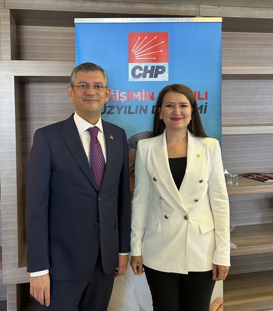 GokceGokcen_'s tweet photo. Hiçbir şey olmamış gibi davranan bir siyasetsizliğin parçası olmayacağız. Örgütümüzü siyasetin öznesi yapacak bir değişim için, umudu yeniden yaratmak için yola çıkıyoruz.

Hep birlikte! #DeğişiminYüzyılı #YüzyılınDeğişimi https://t.co/mKnlb0PINe