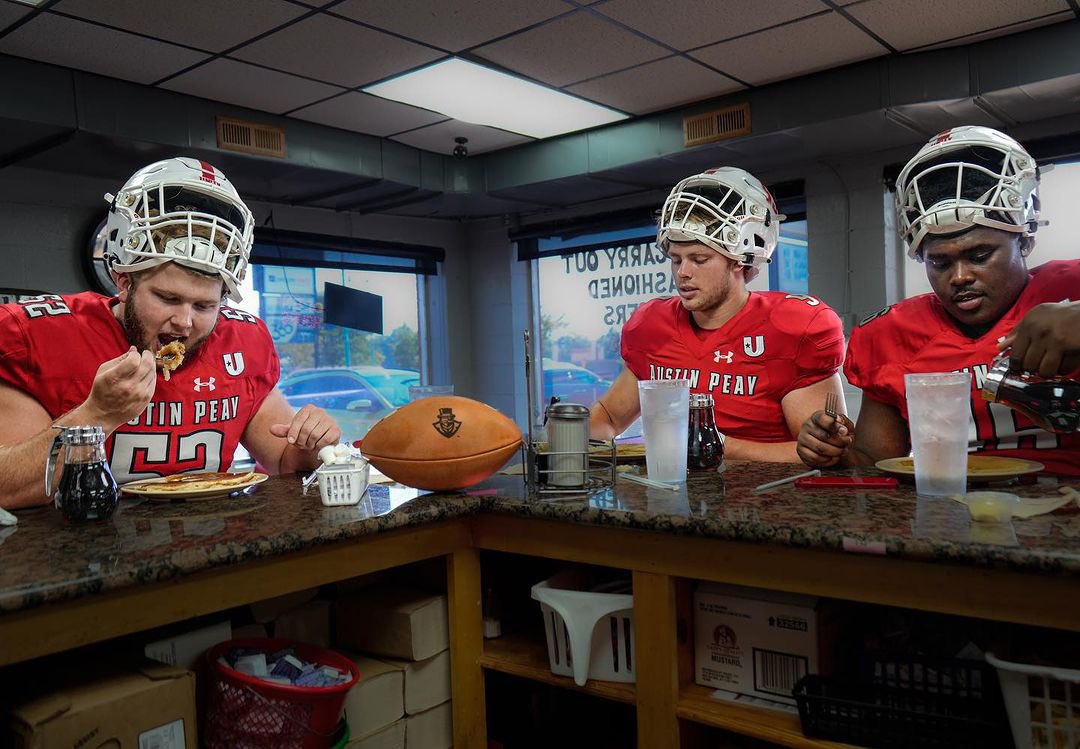 NCAA_FCS's tweet photo. Doesn't get much better than pancakes and football 🥞🏈

#FCS x 📸 @GovsFB https://t.co/HdbofAYupY