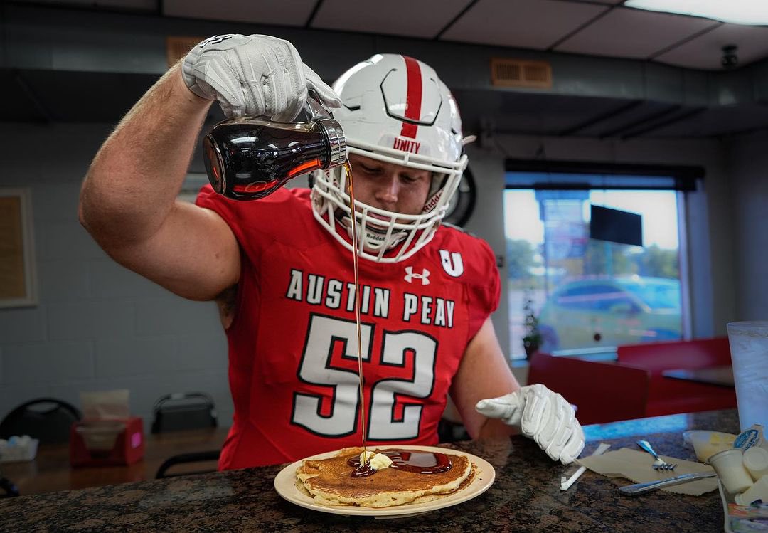 NCAA_FCS's tweet photo. Doesn't get much better than pancakes and football 🥞🏈

#FCS x 📸 @GovsFB https://t.co/HdbofAYupY