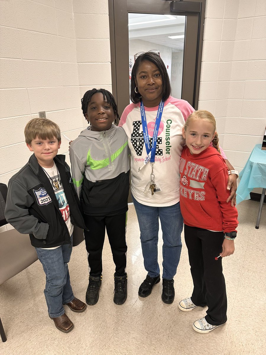 Another Fri-Yay , another #randomactsofkindness recipient. #SES4thGrade would like to congratulate <a href="/9garrett3/">Marianne Garrett</a> on being todays recipient. Thank you for all you do for our students at <a href="/SycamoreElem/">Sycamore Elementary</a>
