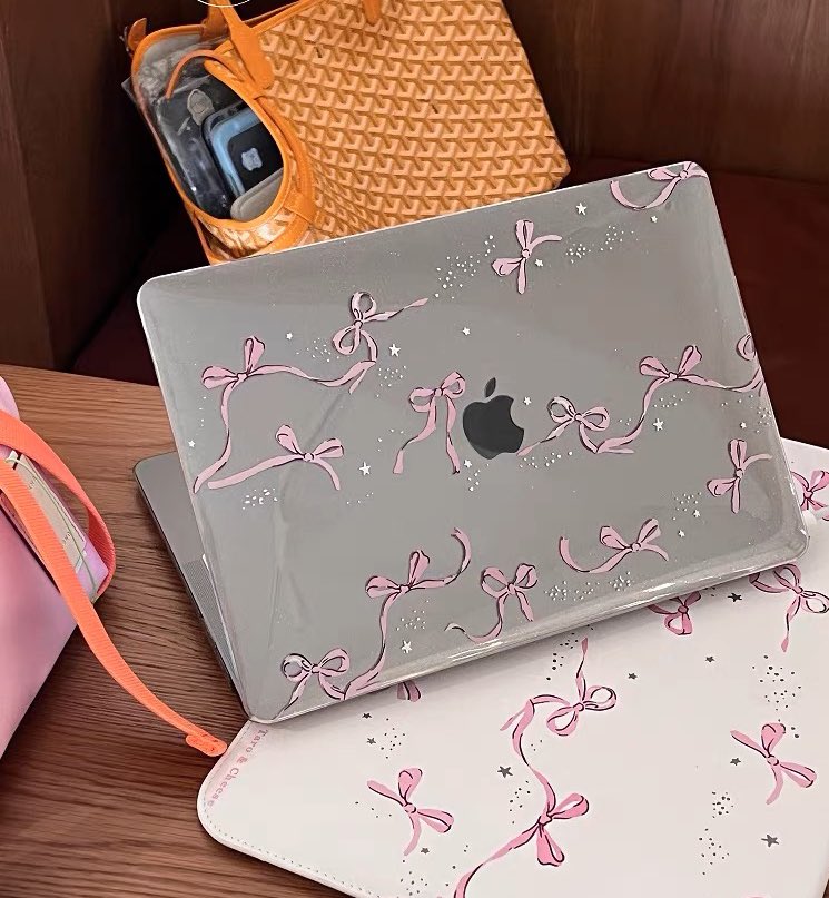 ୨୧ glitter ribbon macbook case ୨୧
เคสลายโบว์เพิ่มความน่ารักให้macbookคูณร้อยย ตอนนี้ลดราคาอยู่ด้วยคับ!🎀✨