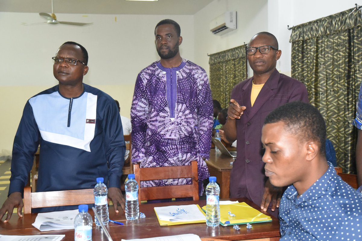 FAOBenin's tweet image. 🎬Fin ce 1⃣5⃣ sept., de la #formationdesformateurs, sur les bonnes pratiques de gestion des exploitations avicoles, organisée par la @FAO en collab. avec le #Maep. Cet atelier a été précédé de travaux de validation d&apos;1 #Manuel_de_biosécurité ds les élevages et #marché2volailles