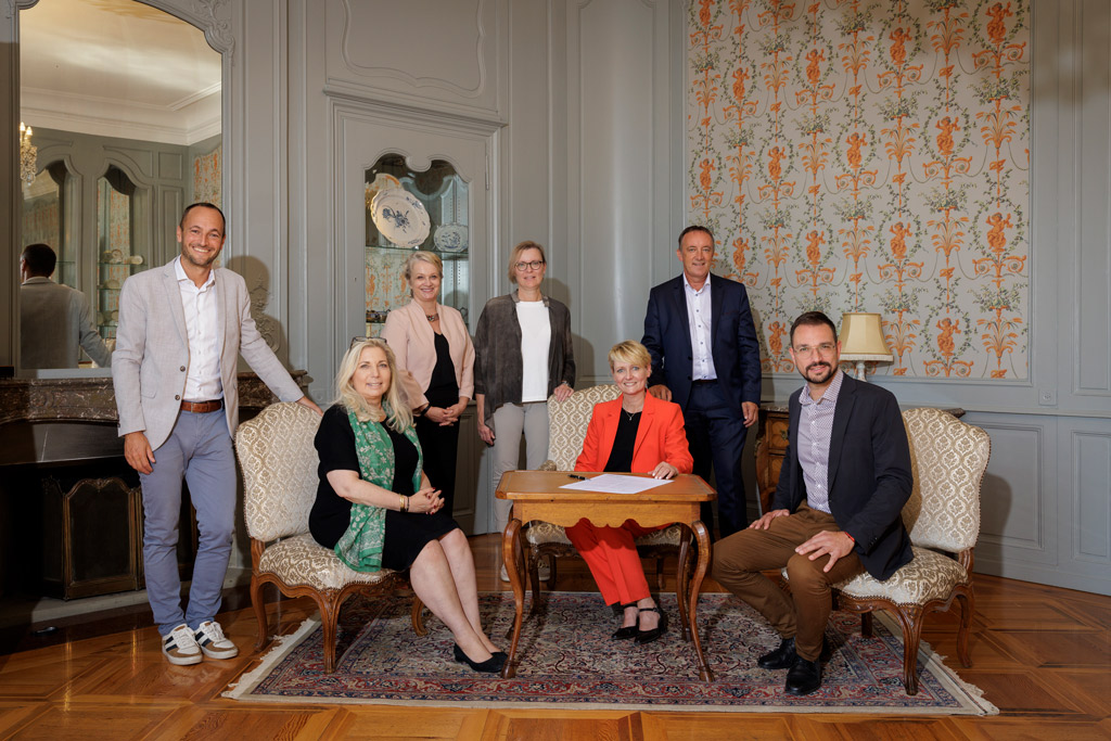 [EGALITÉ] 👫🏽 La première rencontre des ministres romandes et romands de l’#égalité a été marquée par la signature à Lausanne d’une #charte visant à renforcer la coopération intercantonale en matière d’égalité entre les femmes et les hommes 🖋️
➡️vd.ch/fileadmin/user…