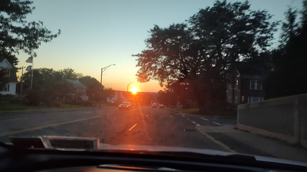 NMonte96's tweet photo. Last night's sunset really was something of beauty. (Hoosick St. Troy NY) https://t.co/T1PO7NRHms