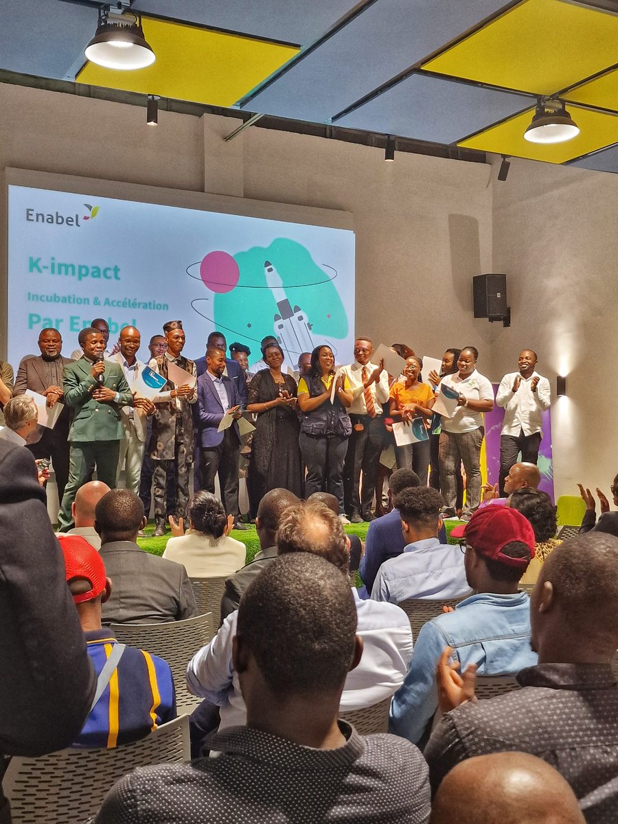 Dynamique palpable hier lors du Demoday marquant la fin d'un parcours d'accompagnement pour de jeunes entrepreneurs Kinois - félicitations👏à celles et ceux qui ont contribué au succès de cette journée de tables rondes, pitchs et networking. #OvationEco ,
<a href="/SilikinVillage/">Silikin Village</a>, @kda243