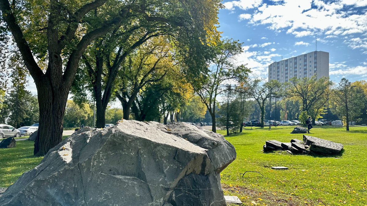 Adrienne Lamb (@adriennelambcbc) on Twitter photo TGIF and a fabulous fall weekend shaping up weather wise☀️
Sharing a spot where you'll find more that 70 green space gems to explore in a handy interactive map:
cbc.ca/news/canada/ed… #yegwx #Autumn #Yeg #ab <a href="/EdAreaLandTrust/">EALT</a> <a href="/RiverValleyPark/">RiverValleyAlliance</a> <a href="/yegparks/">YEG Parks</a> <a href="/ElkIslandNP/">Elk Island National Park, Parks Canada</a> 🍂🍁🌿 TGIF and a fabulous fall weekend shaping up weather wise☀️
Sharing a spot where you'll find more that 70 green space gems to explore in a handy interactive map:
cbc.ca/news/canada/ed… #yegwx #Autumn #Yeg #ab <a href="/EdAreaLandTrust/">EALT</a> <a href="/RiverValleyPark/">RiverValleyAlliance</a> <a href="/yegparks/">YEG Parks</a> <a href="/ElkIslandNP/">Elk Island National Park, Parks Canada</a> 🍂🍁🌿