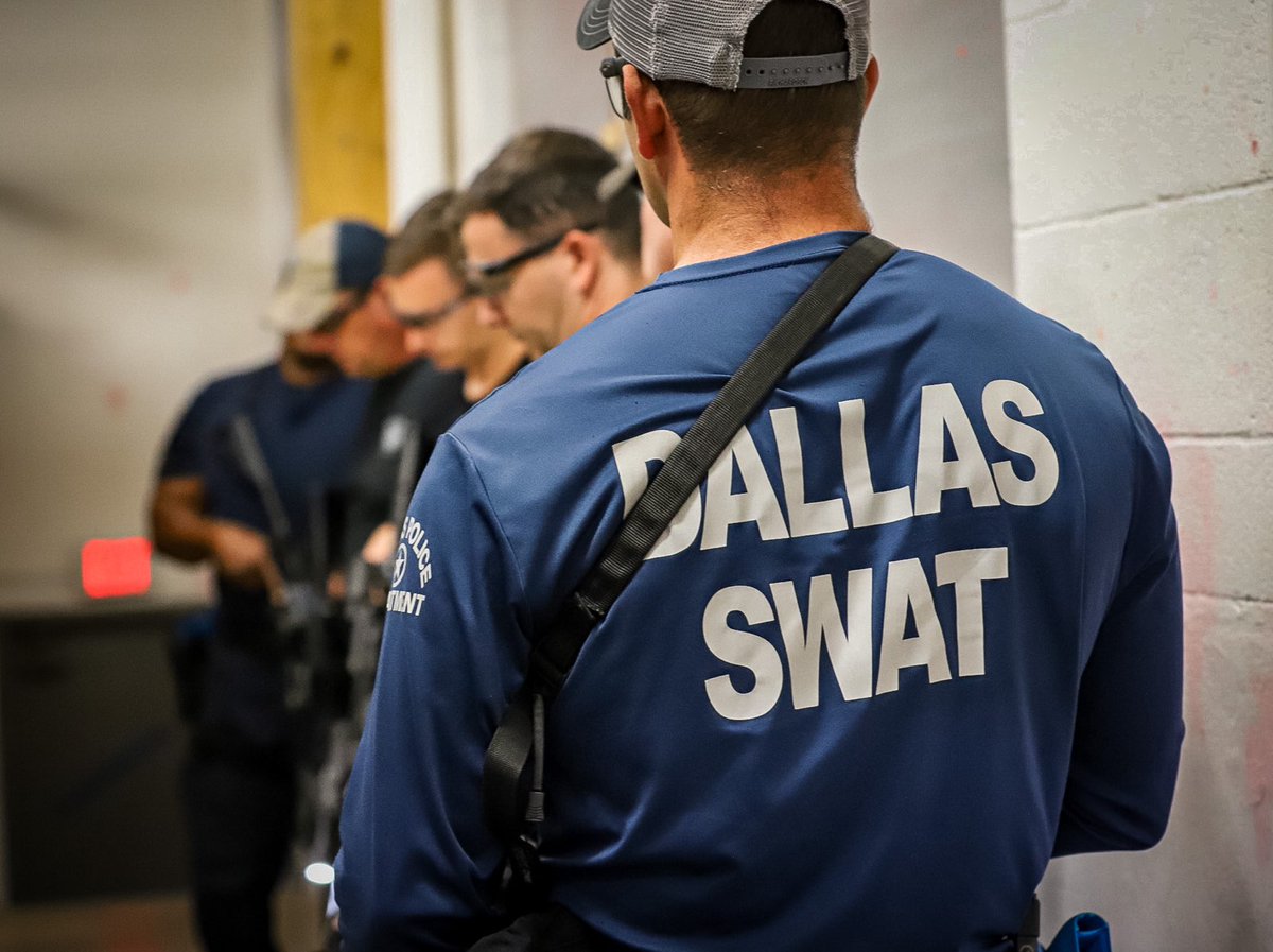 To be the best, you have to train like the best! Dallas SWAT continuously trains to keep our city safe. #flexfriday Come be a part of the team, and join #DallasPD Apply today at Dallaspolice.gov/join-dpd