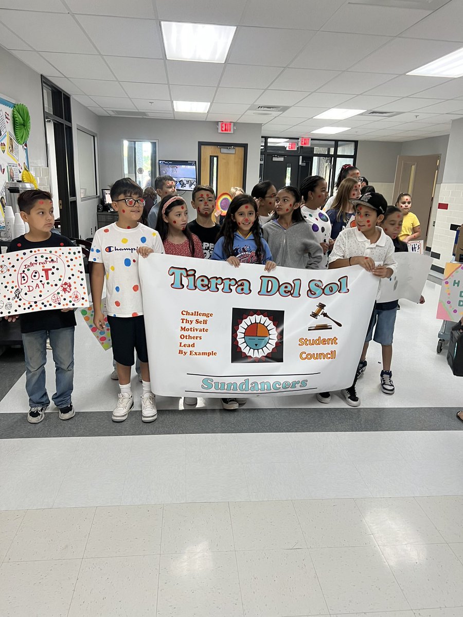 TierraDelSol_ES's tweet photo. @TierraDelSol_ES  Celebrating International Dot Day @YsletaISD #LookAtThoseSmiles https://t.co/MrUbVbM1ov