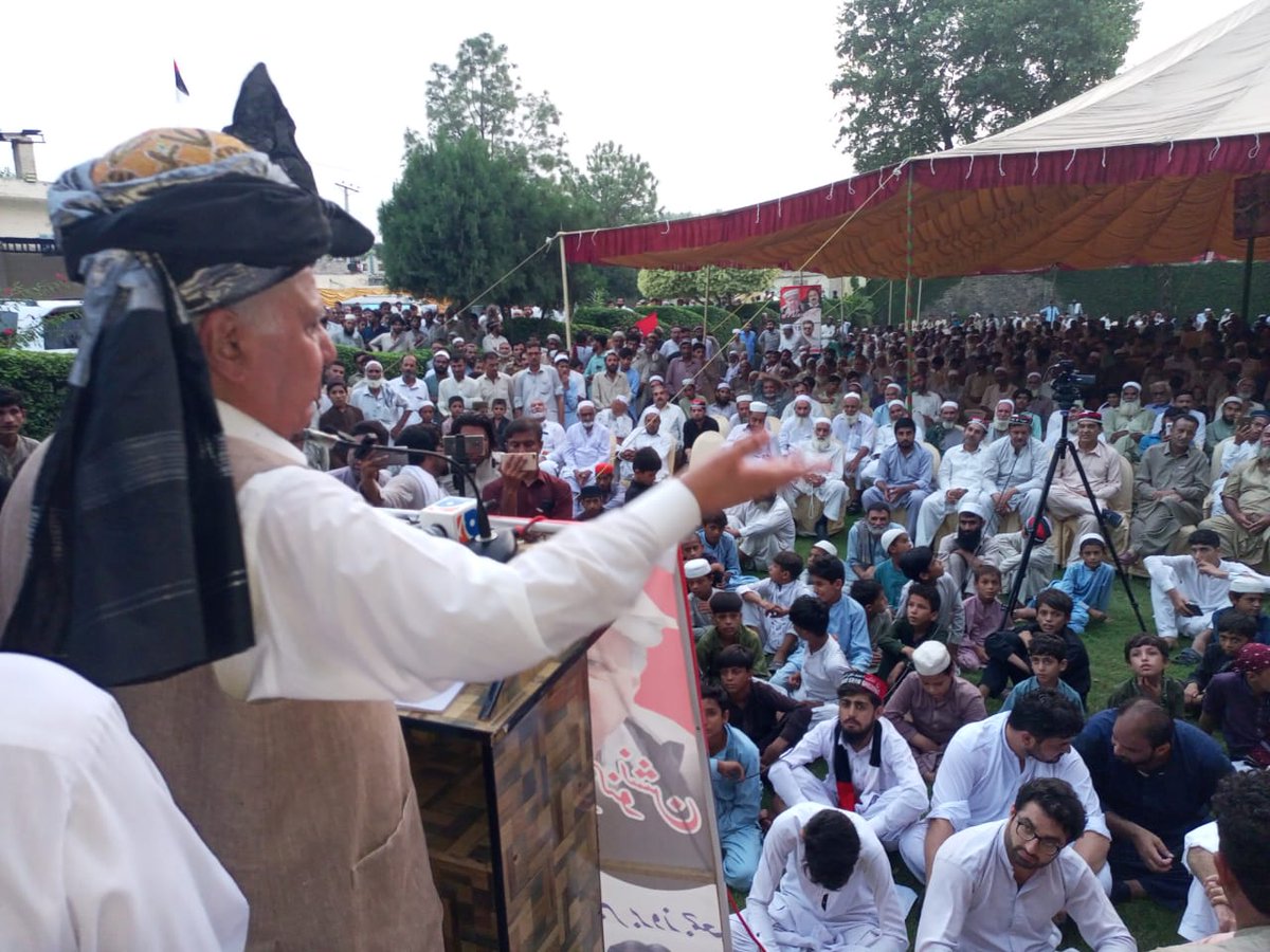 QWP_PK's tweet photo. آگرہ ضلع چارسدہ میں منعقدہ ورکرز کنونشن، 
مرکزی چئیرمین آفتاب خان شیرپاؤ تقریب کے مہمان خصوصی تھے، 
صوبائی چئیرمین سکندر خان شیرپاؤ سمیت مرکزی، صوبائی مشران اور عہدیداران و کارکنان کی بہت بڑی تعداد میں شرکت
#QWP #QWPisFuture #Vote4QWP https://t.co/SU7zEMkUu9