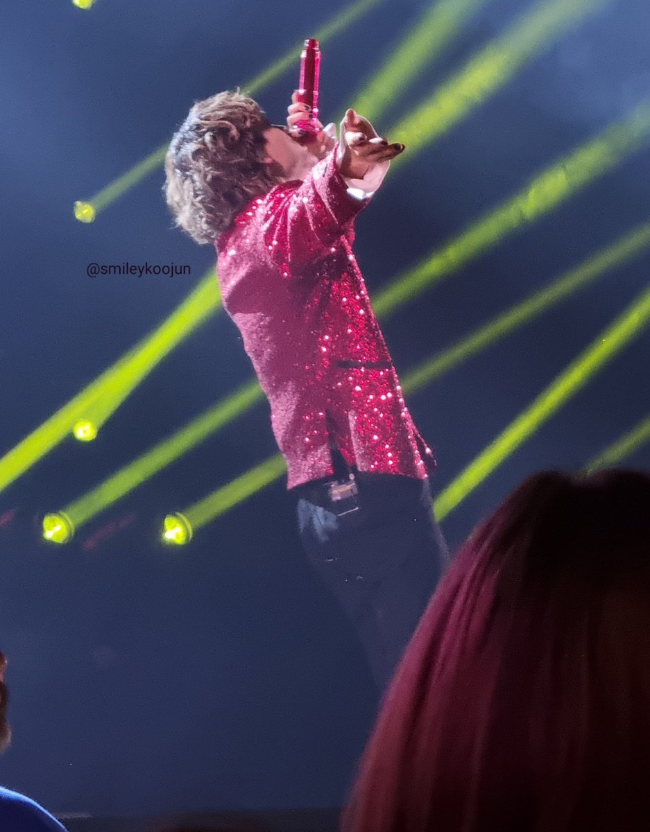 born to be a star🔥
#iKONIC과_iKON_8주년_우리의PANORAMA