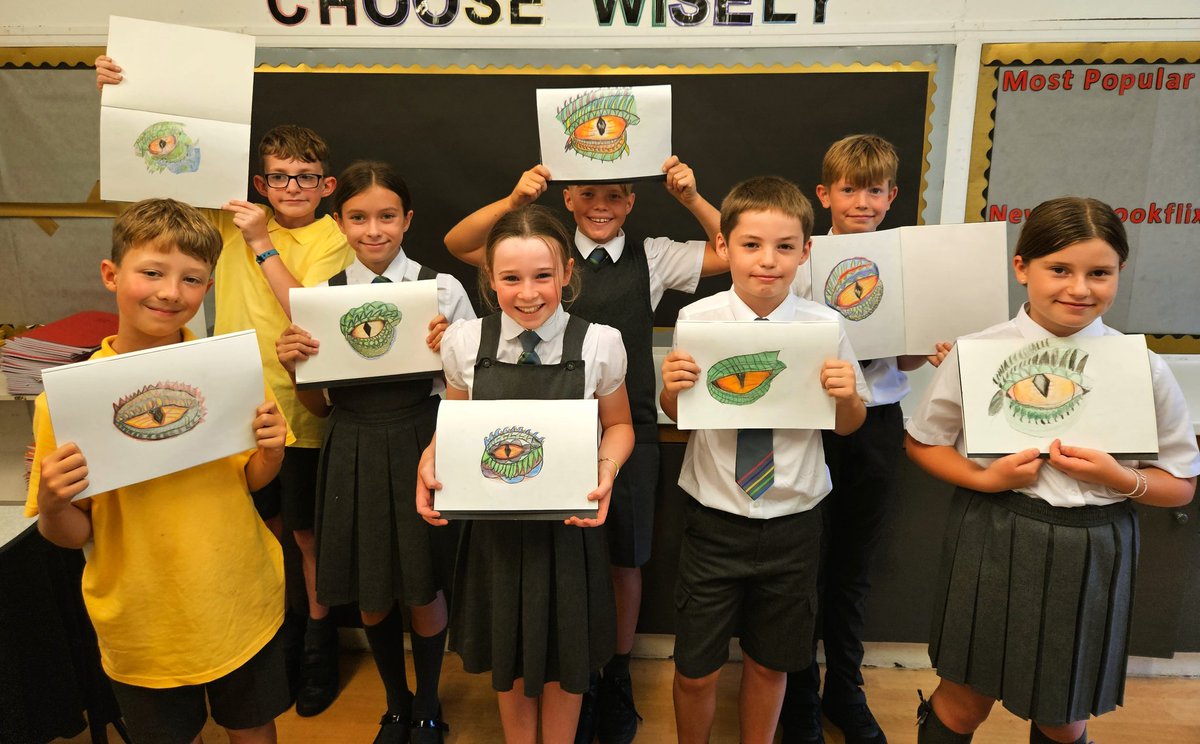 Year6TSP's tweet image. This week, we also completed out #TSPArt linked to our class novel, &apos;Holes&apos;. They were all so good that we had to share them all! 🎨