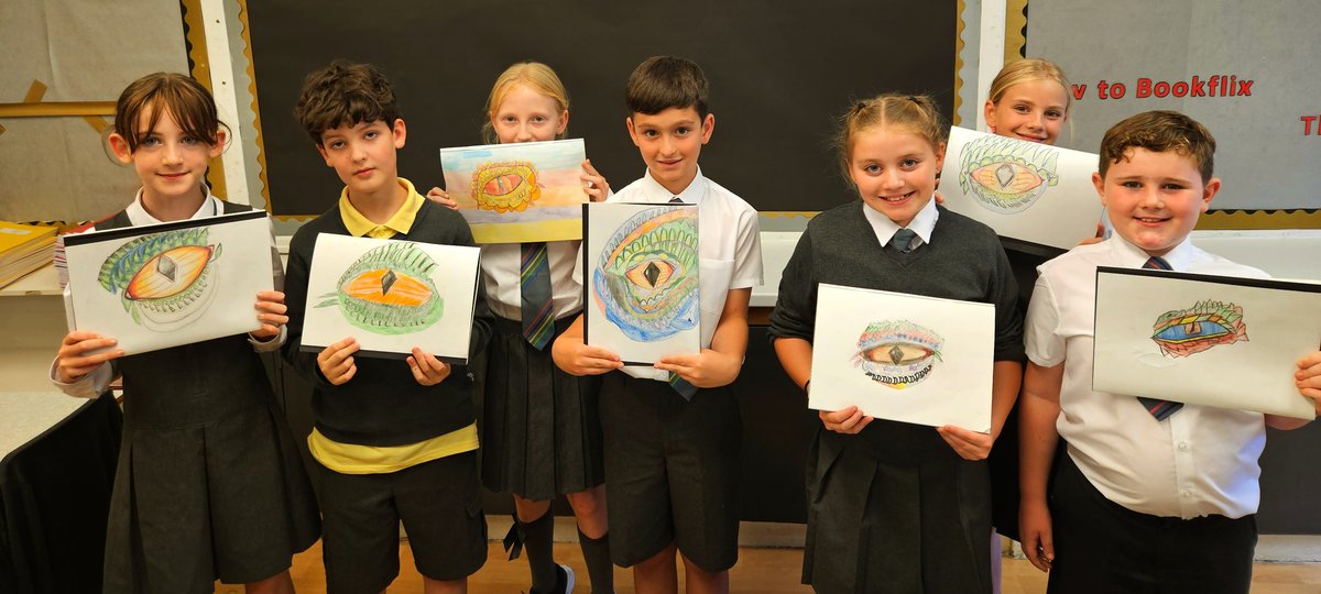 Year6TSP's tweet image. This week, we also completed out #TSPArt linked to our class novel, &apos;Holes&apos;. They were all so good that we had to share them all! 🎨