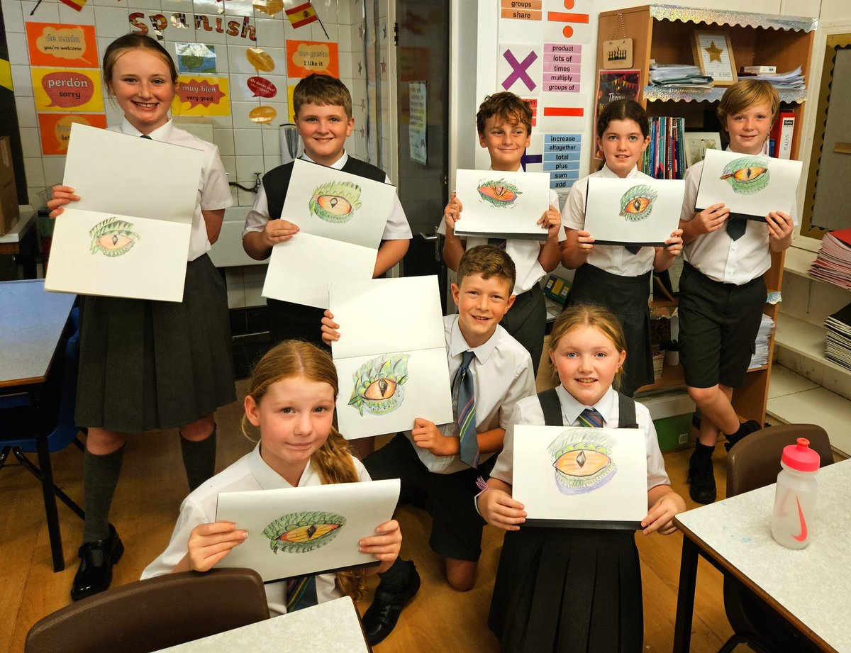 Year6TSP's tweet image. This week, we also completed out #TSPArt linked to our class novel, &apos;Holes&apos;. They were all so good that we had to share them all! 🎨