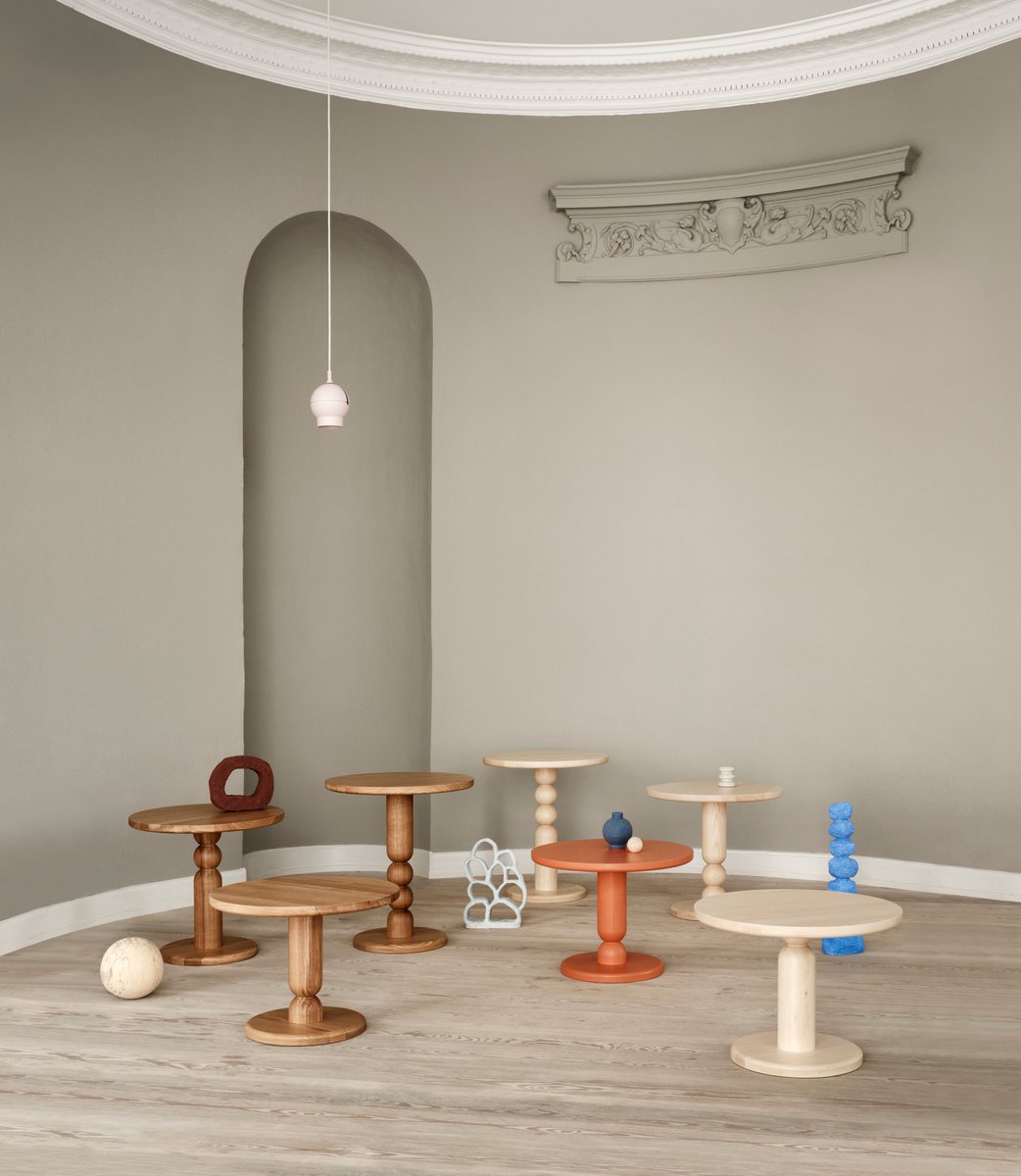 Turn is all made in massive oak or ash with a turned foot that welcomes decoration back into the design world, it could even be seen as a remembrance of decorative as well as baroque art and other historic styles relegated to history by the modernist movement.