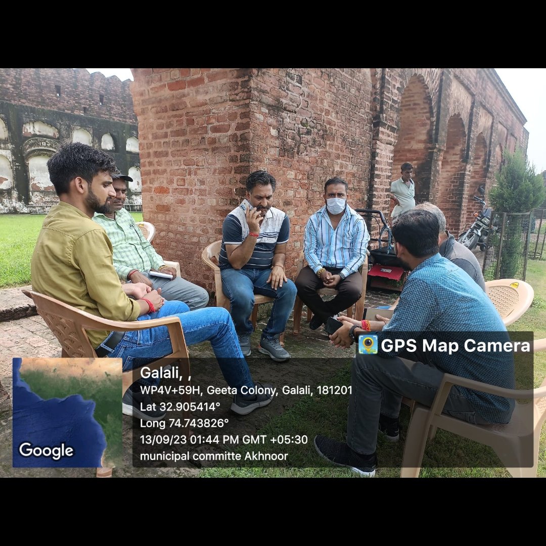 JammuUlb's tweet photo. #IEC team held an #Preactivity discussion regarding Indian Swachhta league SEASON 2(#ISL 2.0) with the #staff at MC #AKHNOOR.
#IndianSwachhtaLeague2 #YouthVsGarbage #GarbageFreeIndia #SwachhAmritMahotsav
@MoHUA_India
@SwachhBharatGov
@md_sbm
@OfficeOfLGJandK
@RoopaMishra77 https://t.co/nlAfsHyc3p