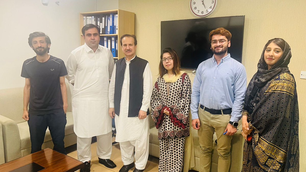Drkifayat74's tweet photo. Thank you Health Minister @DrNadeemjan sahb for taking time out of your busy schedule and listening to us.

We are very hopeful that PDMC will solve this issue in their next meeting Inshallah .Your efforts for FMGs will be remembered sir
@RubinakhalidPPP
@fkkundi
@farzanakpmln https://t.co/4HUrC034hY
