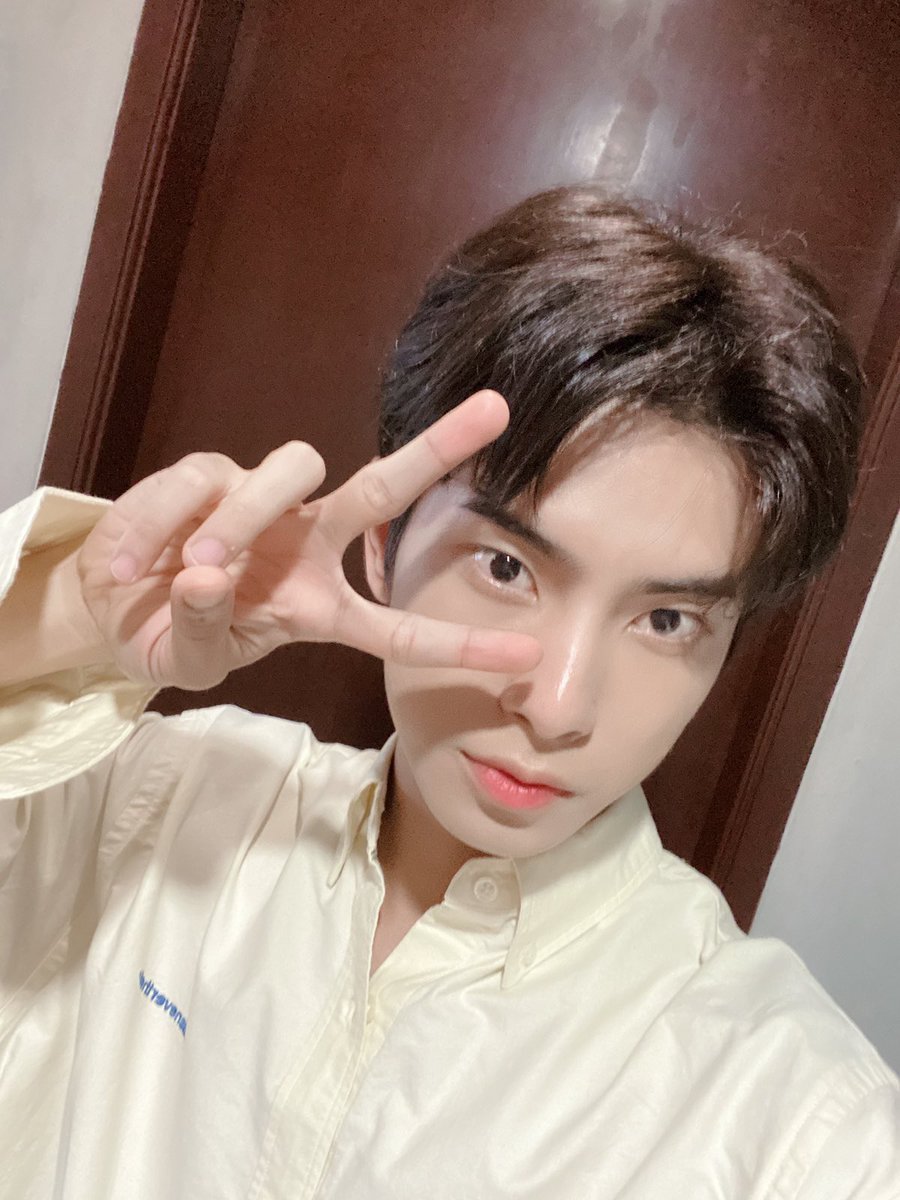 HORI7ON_twt's tweet photo. [🐶] Happy friday anchors 🤗

#HORI7ON #호라이즌 #KYLER #카일러 https://t.co/mtuH5BeQaT