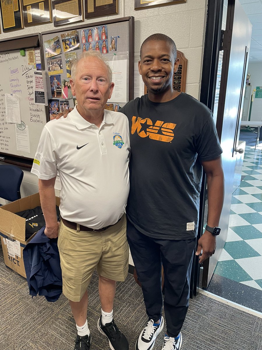 Great having <a href="/CoachGainey/">Justin Gainey</a> back on campus today! #gdshoopfam