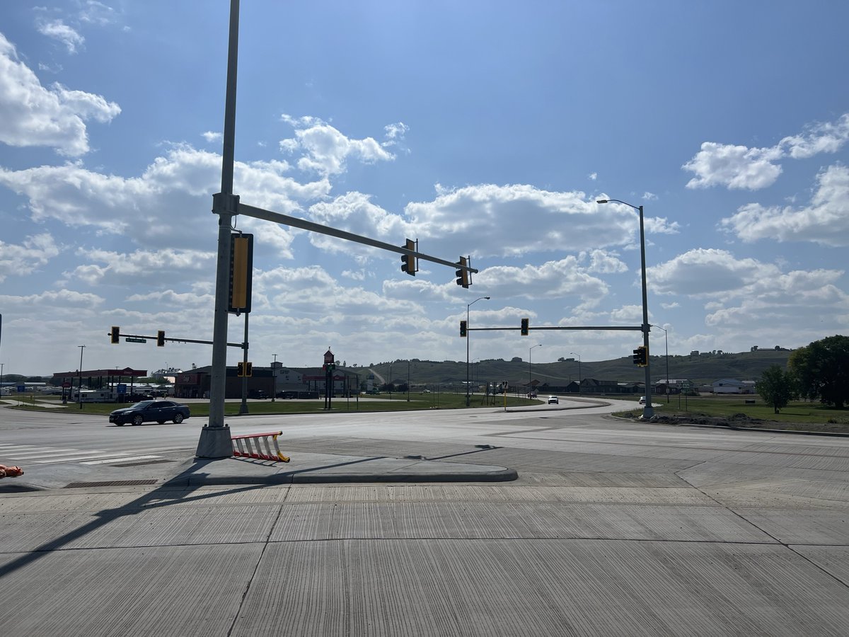 SouthDakotaDOT's tweet photo. Although the days may be getting shorter in South Dakota, the workdays on the Pierre-Fort Pierre Bridge project are still full and productive.
To read more about the project in the #PierreFortPierreBridge newsletter and see photos of recent work, visit https://t.co/S9OIV7R5d2. https://t.co/52wO5rrYzS