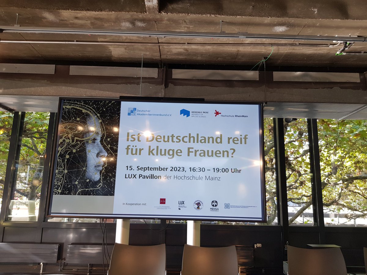 Die Spannung steigt:  "Ist #Deutschland reif für kluge #Frauen? Im Lux-Pavillon der HS Mainz mit toughen Frauen . Und mit Stream: hs-mainz-de.zoom-x.de/j/67974676400?…